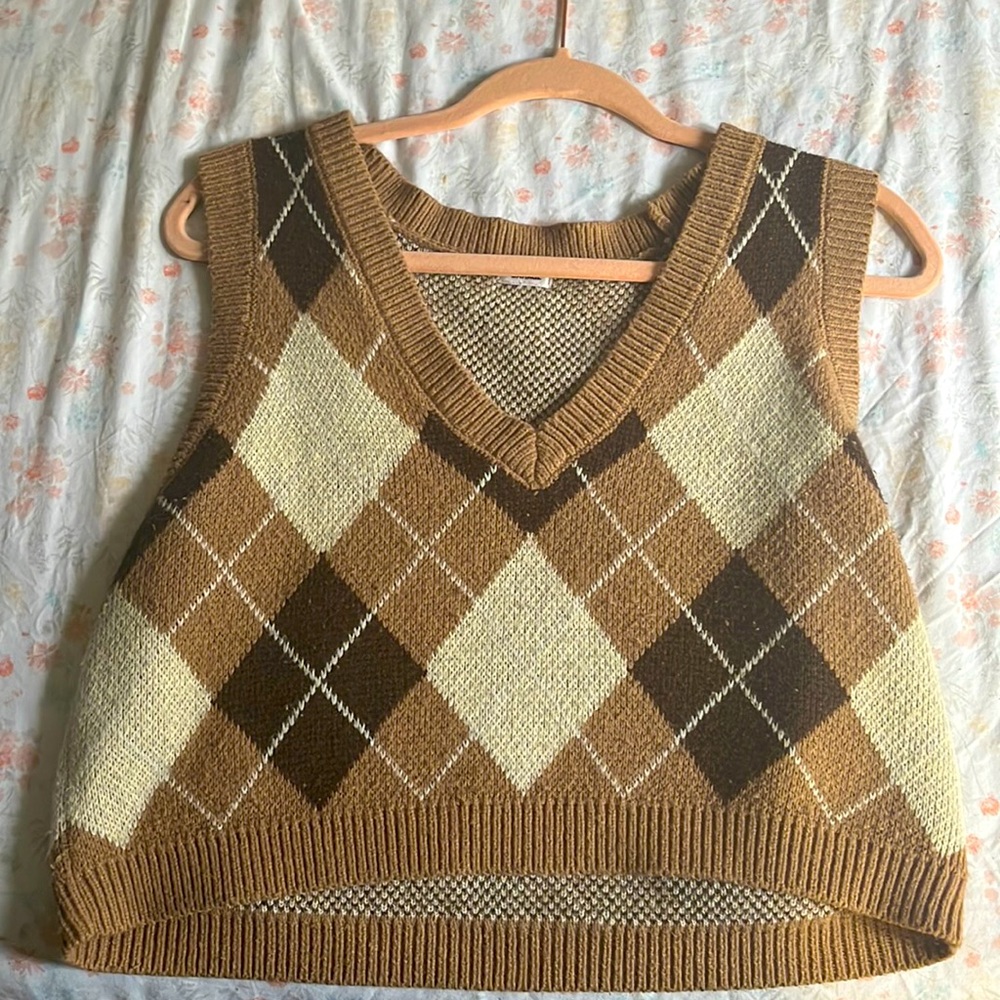Brown patterned sweater vest